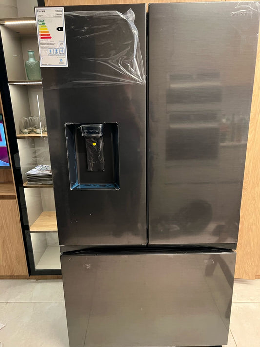 Samsung Heladera con dispenser de agua French Door 859 litros máxima capacidad