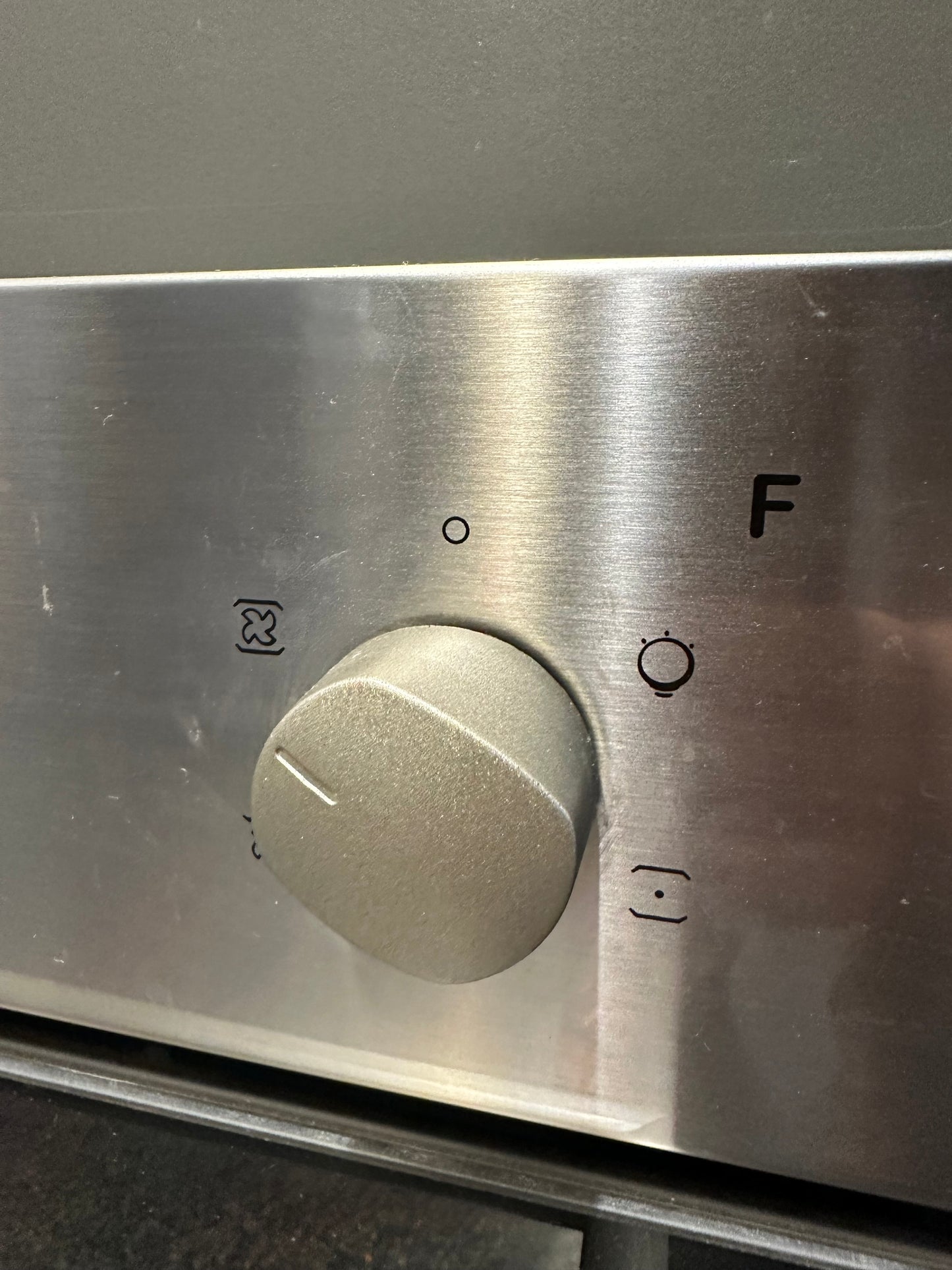 Horno eléctrico Candy con función Pizza y Anafe a Gas Diseño Italiano Super Eficiente