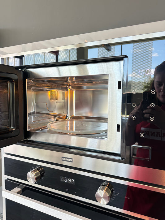 Microondas Franke FSM 25 MW XS con acabado cristal negro y acero inoxidable empotrado