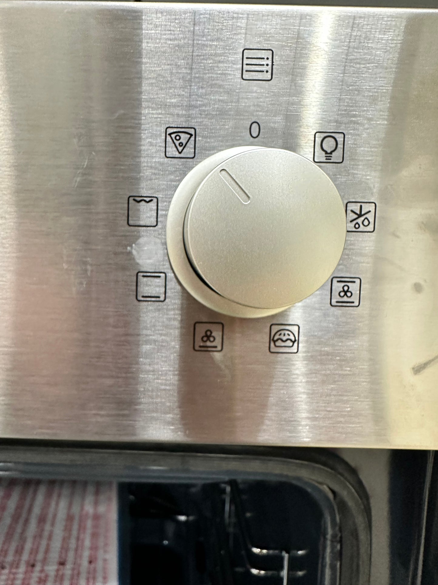 Horno eléctrico Candy con función Pizza y Anafe a Gas Diseño Italiano Super Eficiente