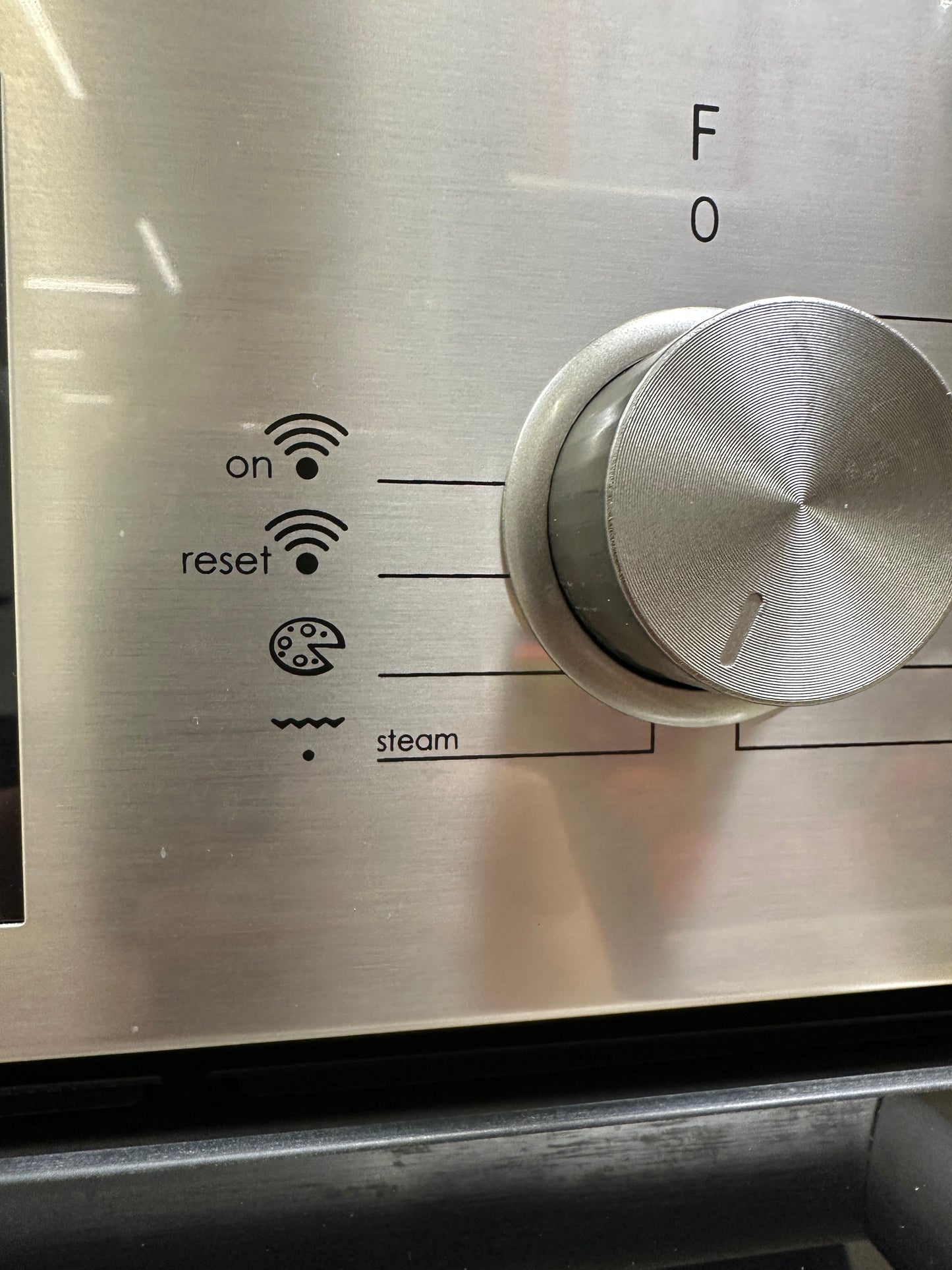 Horno Auto limpiante con Vapor + Microondas empotrable Candy