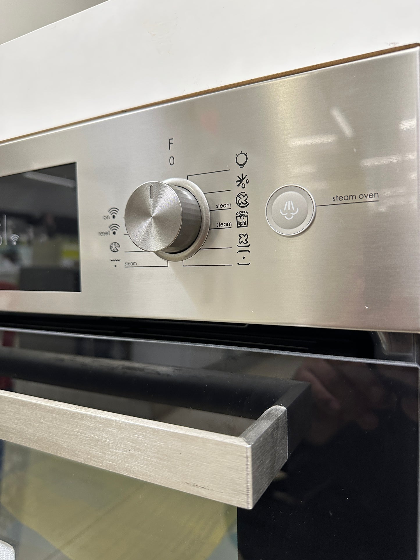 Horno Auto limpiante con Vapor + Microondas empotrable Candy