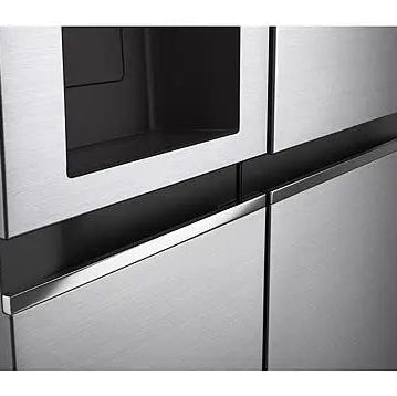 Heladera side by side LG plateada con dispensador frontal de agua y hielo