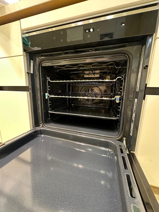 Horno empotrable negro con anafe a gas de 4 hornallas vidrio templado Bosch Franke