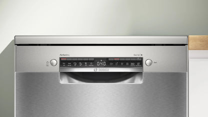 Bosch SMS6ZCI10E interior con cestas cargadas