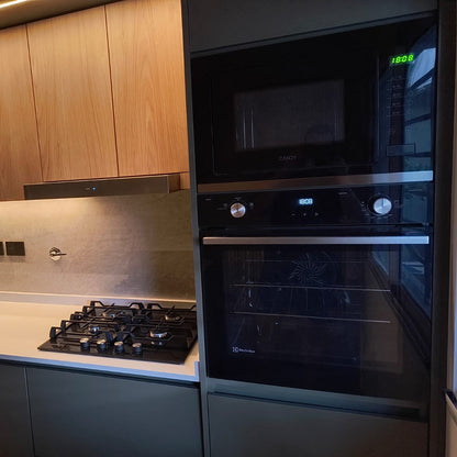 Combo horno a gas Electrolux OE8GH 80L y anafe a gas Samsung negro