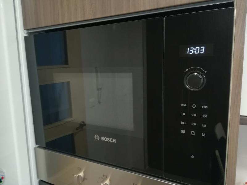Combo Bosch: Horno Serie 2 HBF011BA2 + Microondas Serie 6 BEL554MB0 Negro