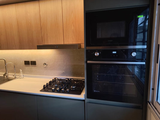 Combo Horno a Gas Electrolux con Microondas Negro diseño italiano de Candy