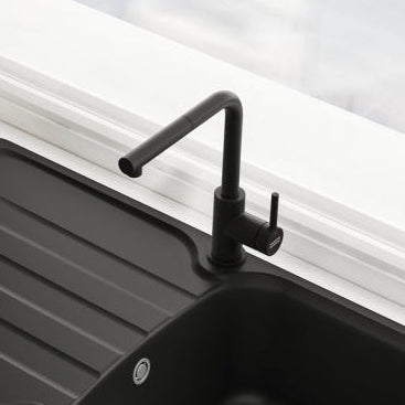 Grifo Franke Lina L negro mate en uso con cabezal extraído