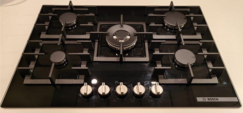 Anafe a Gas Bosch PPQ7A6I40 Serie 6 75cm | 5 Hornallas FlameSelect Vidrio Negro con Wok