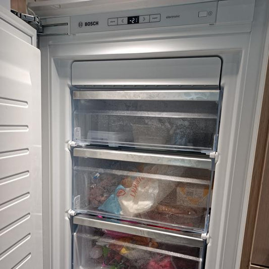 Freezer Integrable Bosch Serie 6 GIN81ACE0 — 212 Litros, No Frost, Cierre SoftClose