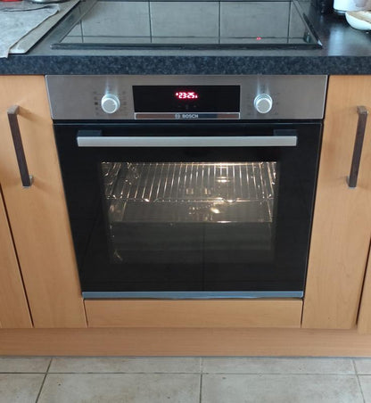 Combo Bosch: Horno con Vapor Serie 4 HRA512ES0 + Microondas Serie 6 BEL554MB0 Negro