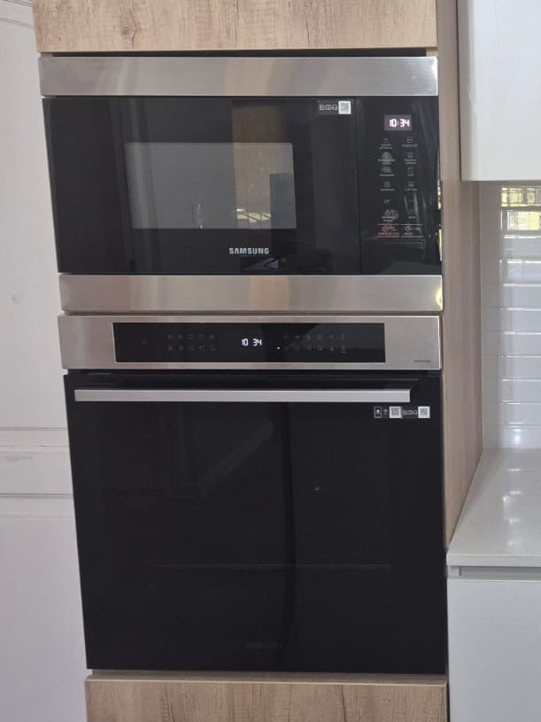 Horno Eléctrico con vapor 76L NV7B4040VASBG 