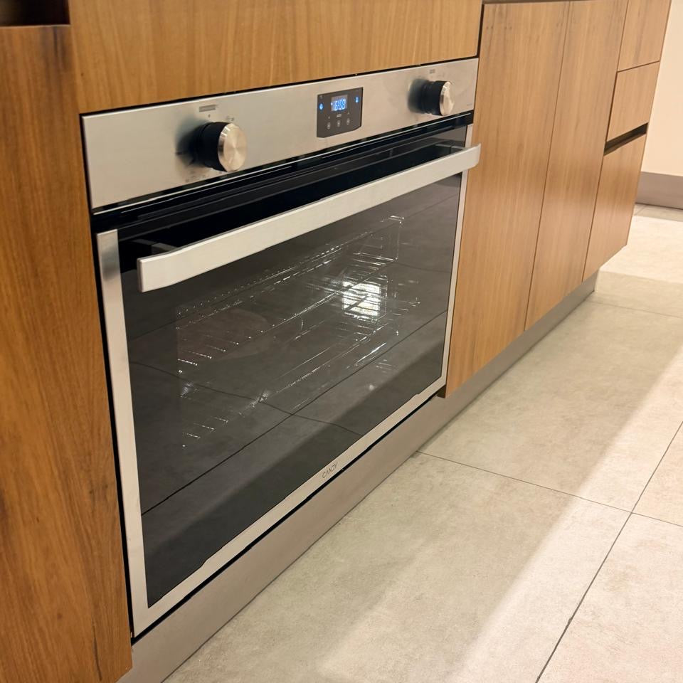 Horno eléctrico Italiano Candy 90 cm ELIOE91MF-12 foto en cocina moderna