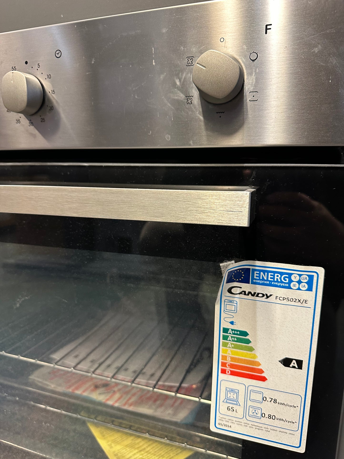 Horno eléctrico Candy negro con panel digital y puerta de vidrio para cocina moderna