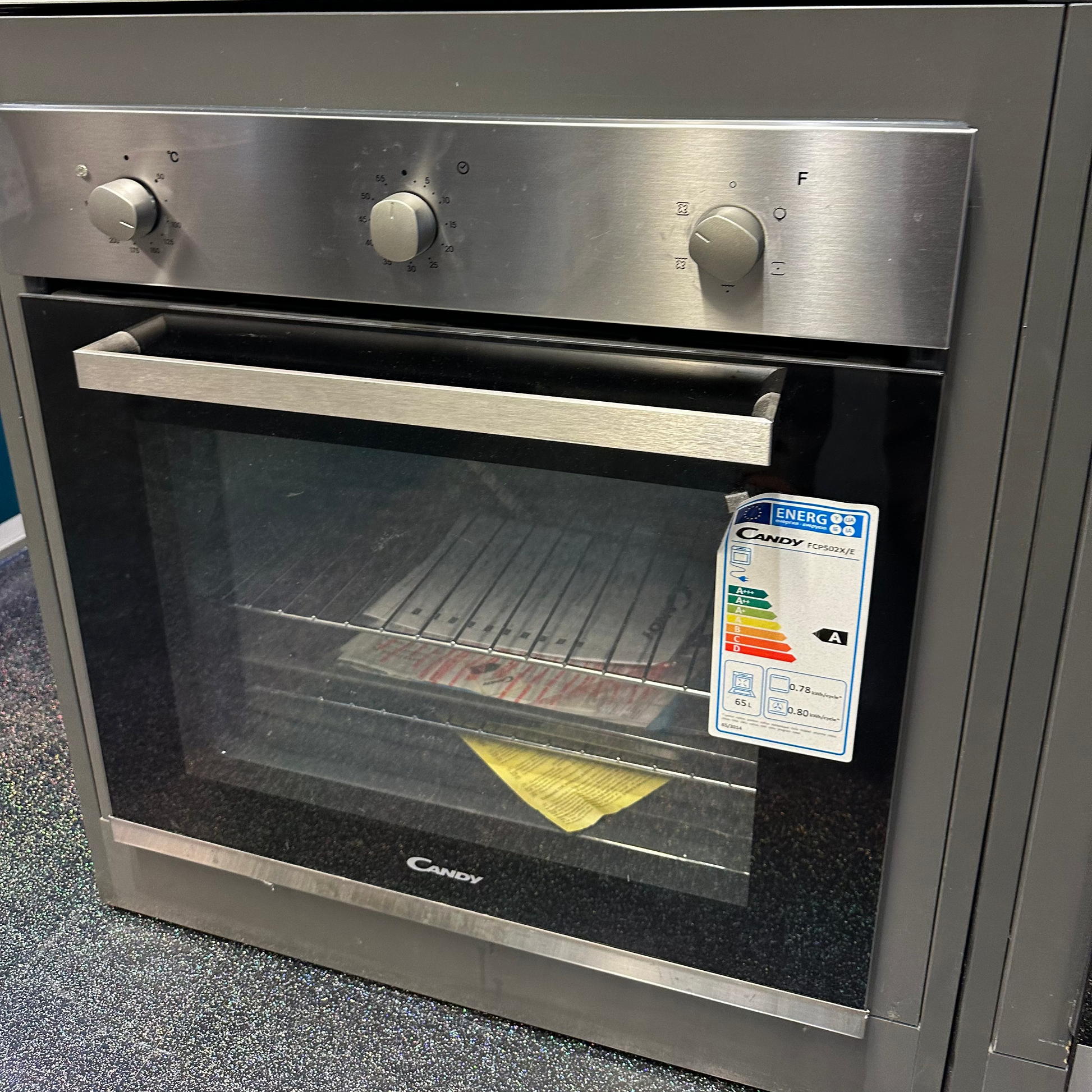 Horno eléctrico Candy negro con panel digital y puerta de vidrio templado
