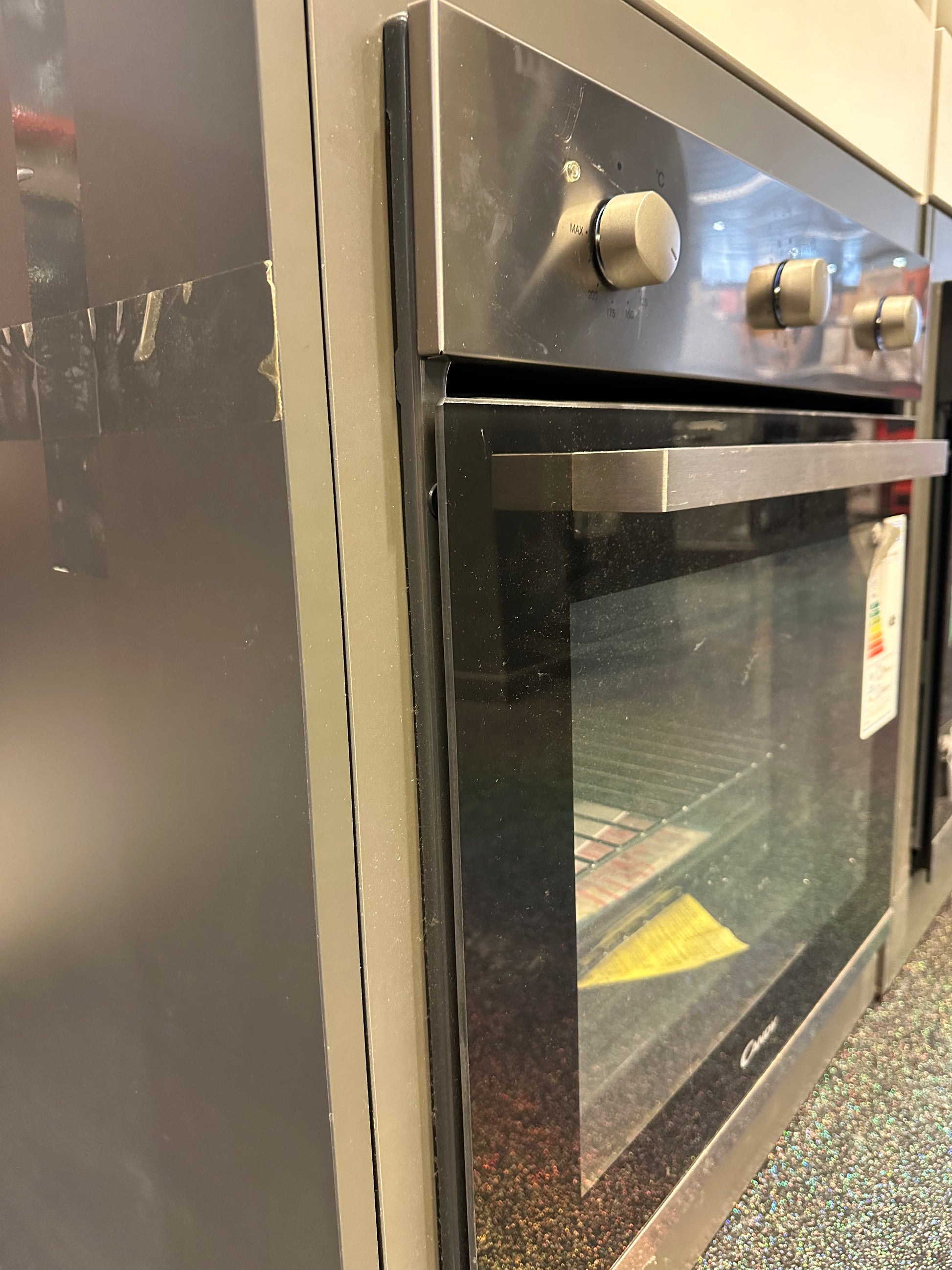Horno eléctrico Candy negro con panel digital y puerta de vidrio templado