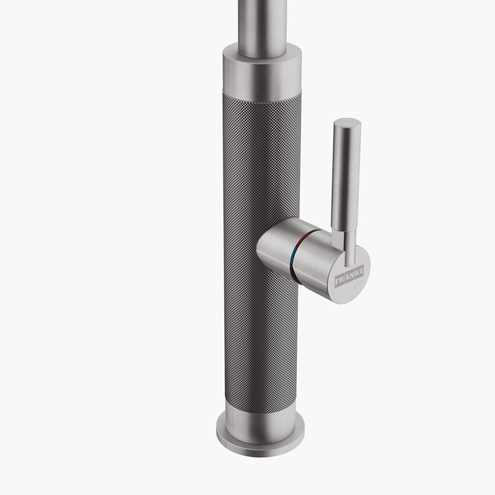Grifo monocomando Franke acero inoxidable con caño extraíble en cocina moderna
