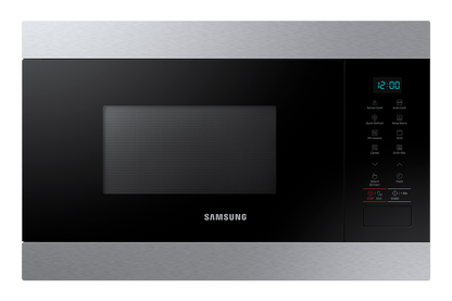 Combo Samsung horno microondas torre y anafe vidrio negro sobre mesada cocina