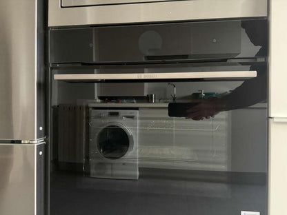 Combo Bosch: Horno Serie 8 HRG7361B1 con Vapor y Airfry + Microondas Serie 6 BEL554MB0 Negro