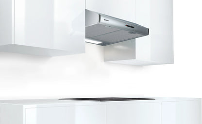 Vista en perspectiva de la campana Bosch DUL63CC55 con filtros antigrasa