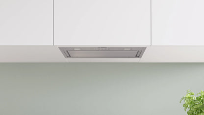 Vista en ángulo de la campana integrable Bosch DLN56AC50 acero inoxidable
