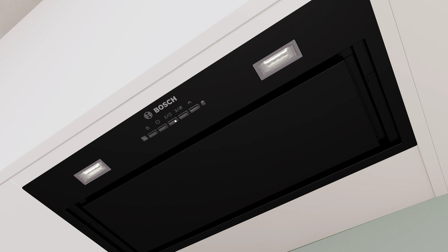 Vista en perspectiva de la campana Bosch DLN57PC60 con filtros antigrasa