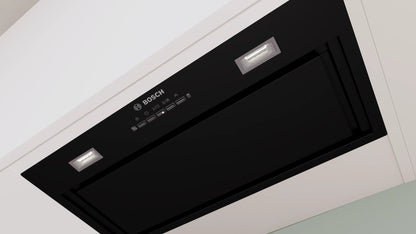 Vista en perspectiva de la campana Bosch DLN57PC60 con filtros antigrasa