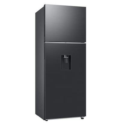 Heladera Samsung negra de dos puertas con freezer superior y manijas integradas