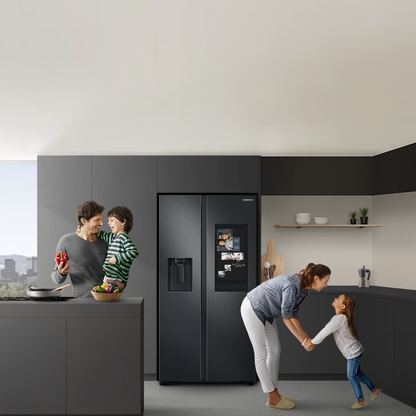 Heladera Samsung Family Hub negra con pantalla táctil y puertas francesas de 685 litros