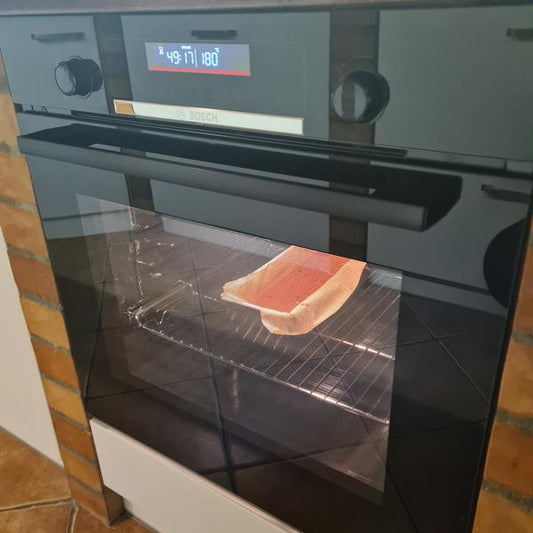Horno pirolítico Bosch negro Serie 4 y anafe Samsung acero inoxidable empotrados