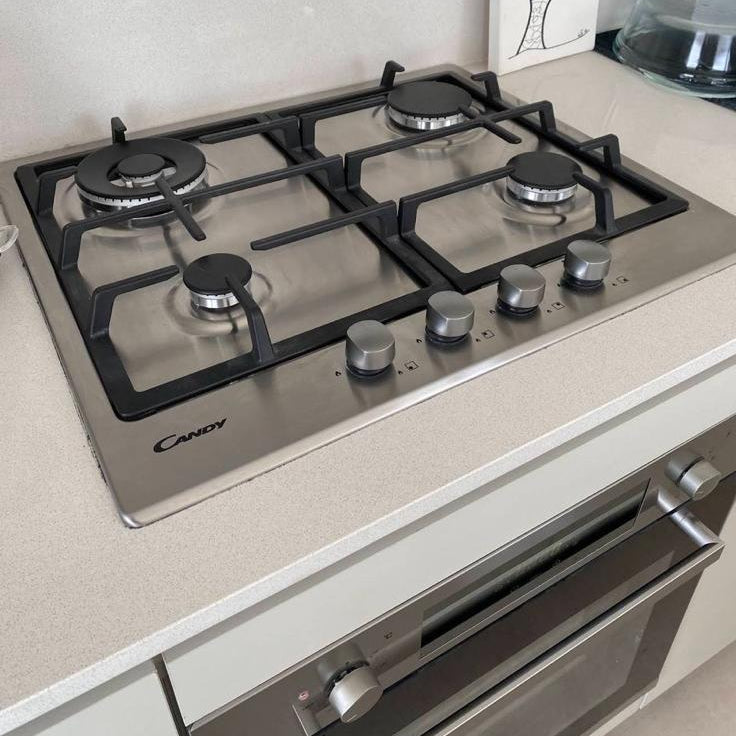 Horno eléctrico Candy con función Pizza y Anafe a Gas Diseño Italiano Super Eficiente