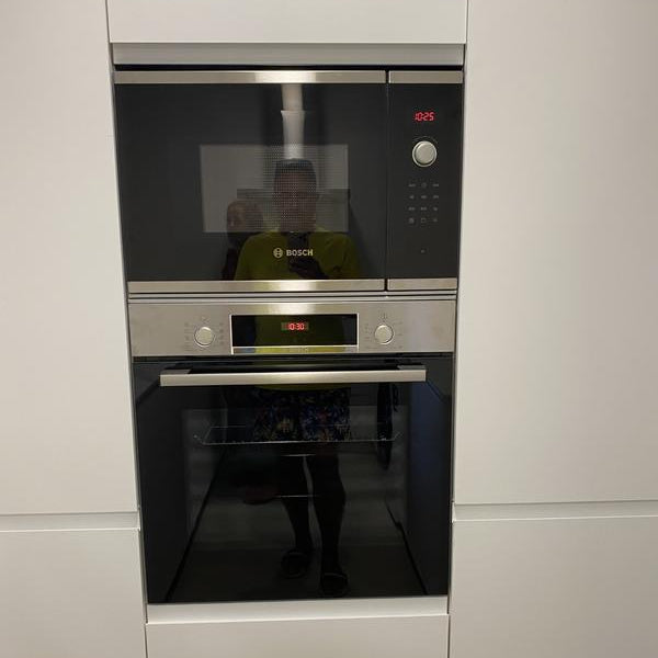 Combo Bosch: Horno Serie 4 HBA514ES3 + Microondas Serie 6 BEL554MB0 Negro