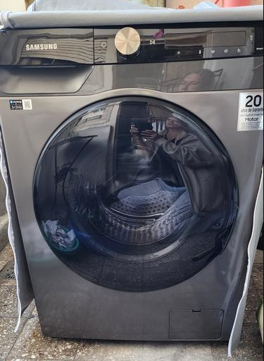 Lavasecarropas Samsung WD95A color inox con panel digital y puerta frontal